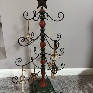 Southern Living At Home Metal Tree with  5 Ornaments - Black, Green. 24 in.
